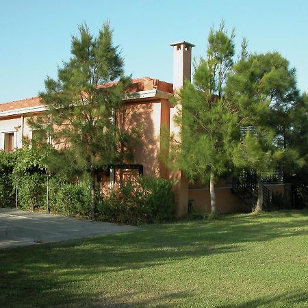 Sprawling Vlilla In Malades Agios Sillas Exterior foto