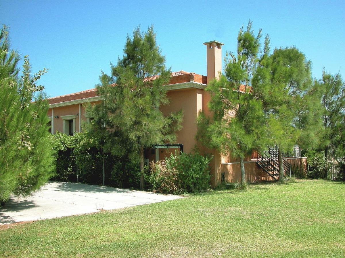 Sprawling Vlilla In Malades Agios Sillas Quarto foto