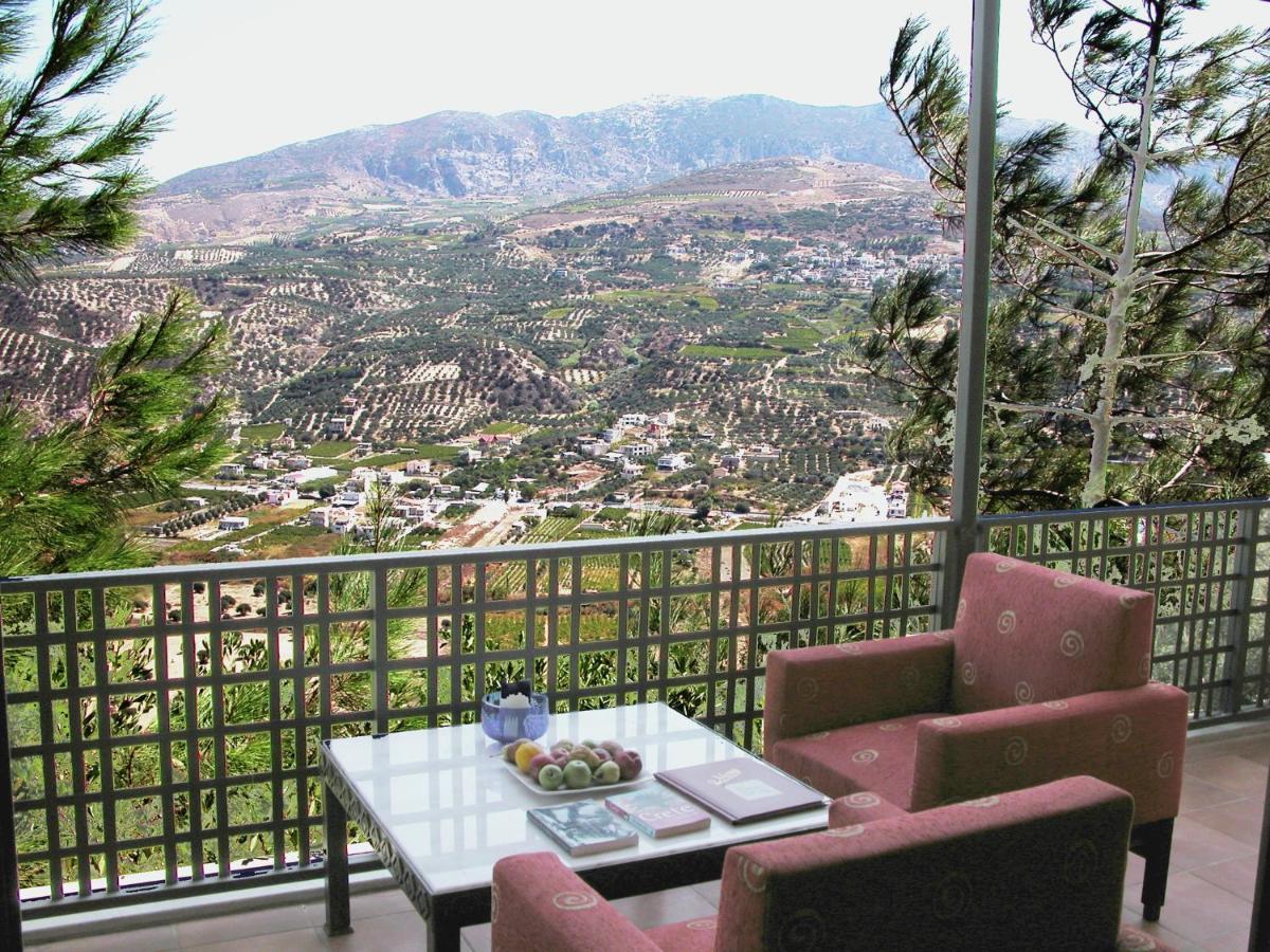 Sprawling Vlilla In Malades Agios Sillas Exterior foto
