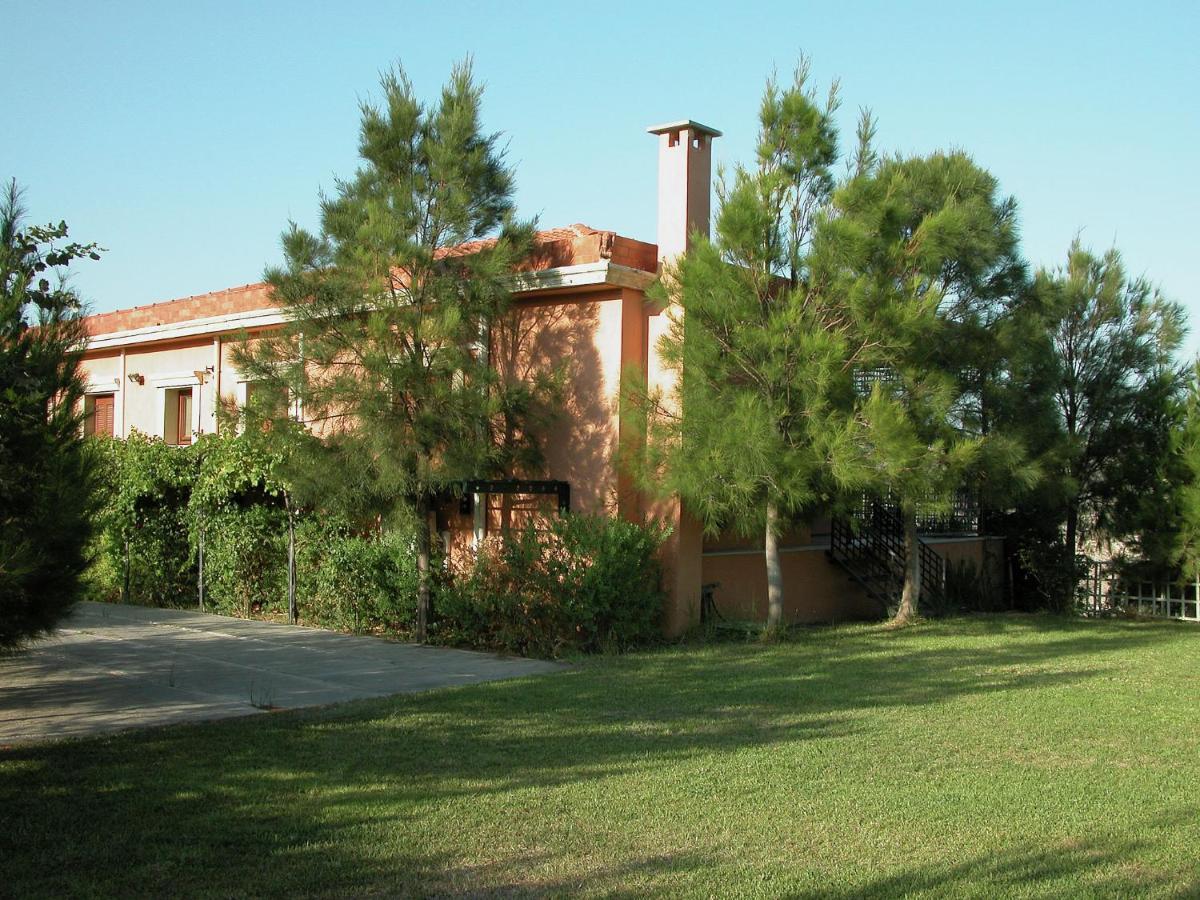 Sprawling Vlilla In Malades Agios Sillas Exterior foto