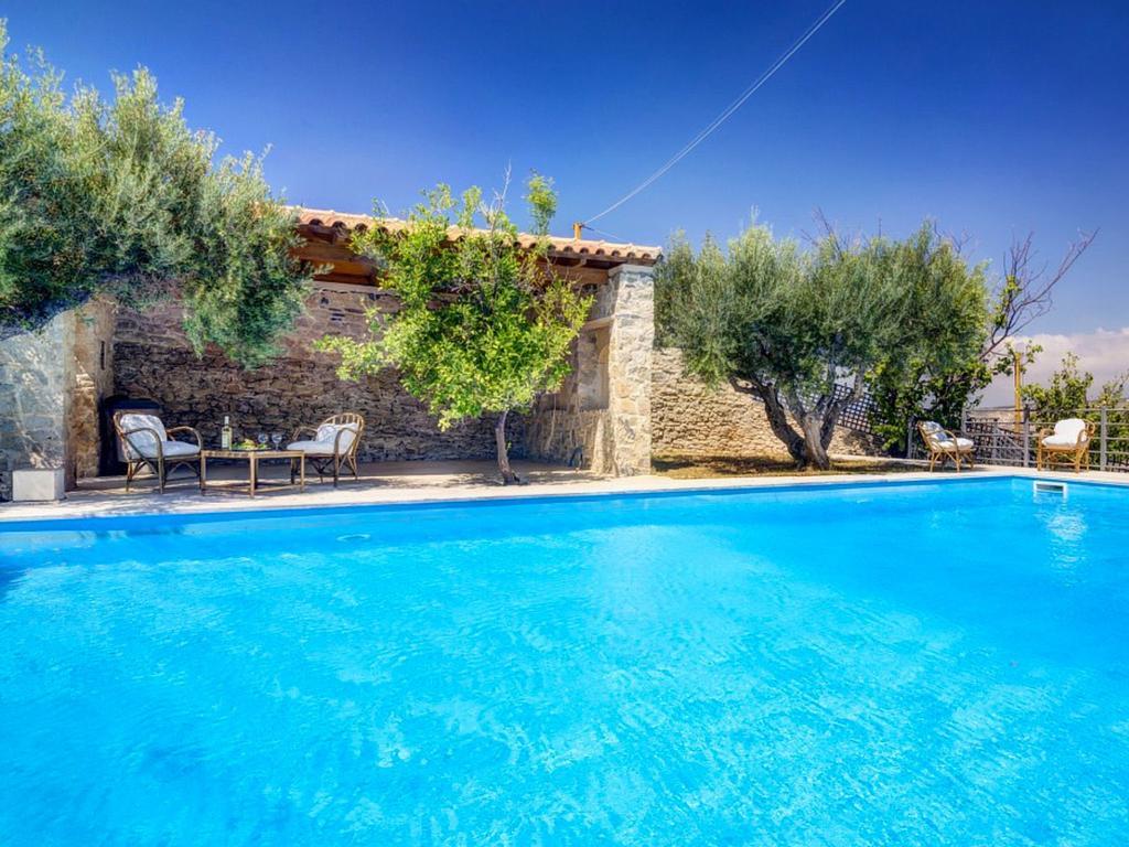 Sprawling Vlilla In Malades Agios Sillas Exterior foto